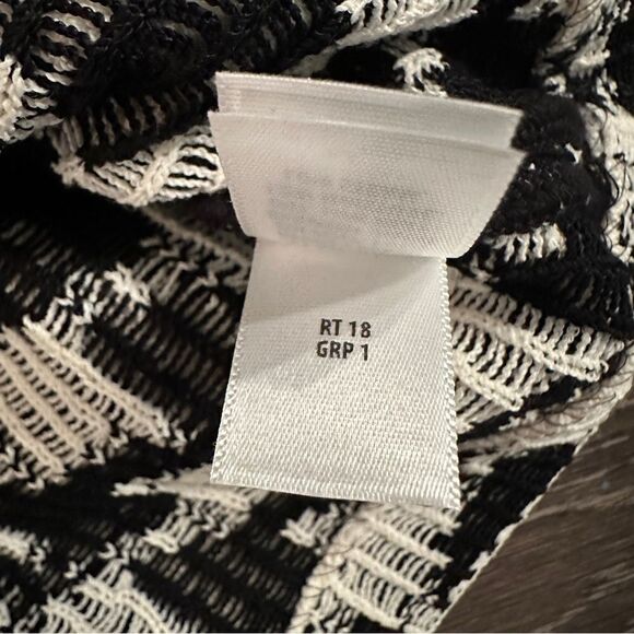 St John Houndstooth Sweater New - Picture 10 of 11